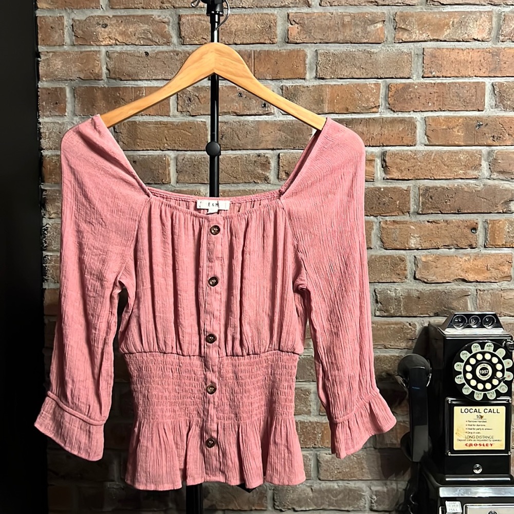 E & M cute top